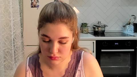 Snapshot of kylieblond chatting on December 27, 8:39 pm Din online show from December 27, 8:39 pm