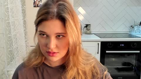 Snapshot of kylieblond chatting on January 4, 7:13 pm Din online show from January 4, 7:13 pm