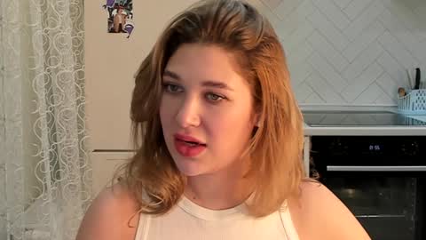 Snapshot of kylieblond chatting on January 5, 7:17 pm Din online show from January 5, 7:17 pm