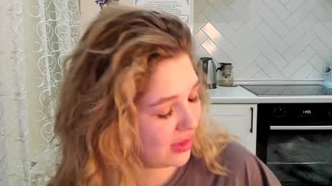 Snapshot of kylieblond chatting on January 19, 8:41 pm Din online show from January 19, 8:41 pm