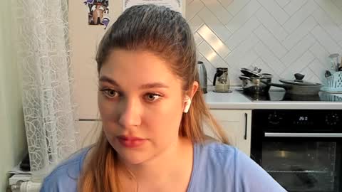 Snapshot of kylieblond chatting on January 28, 10:23 pm Din online show from January 28, 10:23 pm