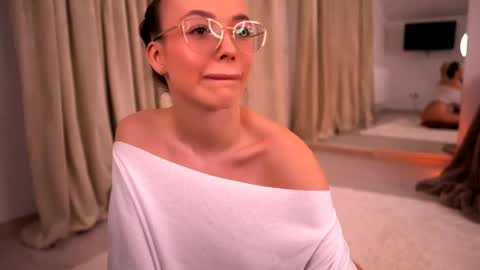 Snapshot of kyliejoyce chatting on May 18, 8:14 pm Kylie online show from May 18, 8:14 pm