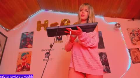 Snapshot of kyliekandy chatting on June 11, 1:16 am online show from June 11, 1:16 am