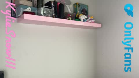 Snapshot of kyliesnowxxx chatting on May 26, 3:41 pm Kylie Snow online show from May 26, 3:41 pm