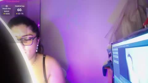 Snapshot of kylievoosx18 chatting on June 8, 9:59 pm kylievoosx online show from June 8, 9:59 pm