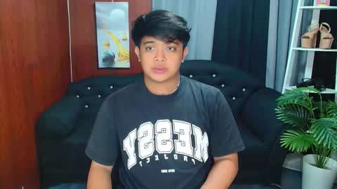 Snapshot of kyll_collins chatting on November 6, 7:53 am kyll_collins online show from November 6, 7:53 am