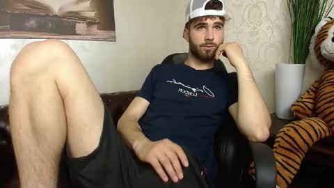 KyloEast online show from May 28, 8:44 am