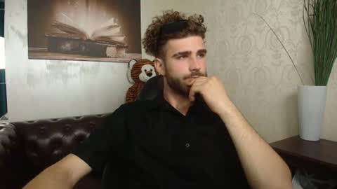 Snapshot of kyloeast chatting on June 18, 7:08 am KyloEast online show from June 18, 7:08 am
