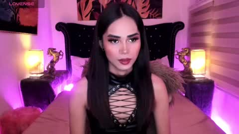 Snapshot of kyndall_mesh chatting on February 12, 5:26 pm Kyndall online show from February 12, 5:26 pm