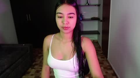 Kyra  online show from April 8, 2:50 pm