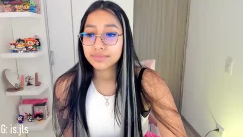 Snapshot of kyy_isa chatting on October 4, 12:30 am IG online show from October 4, 12:30 am