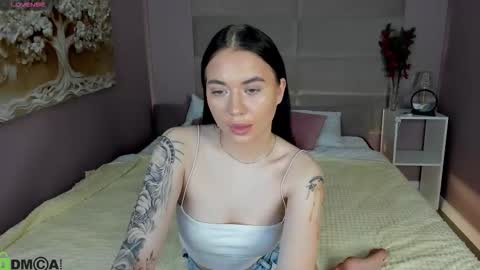 Snapshot of l1llian_lee chatting on February 27, 9:42 am lilia online show from February 27, 9:42 am