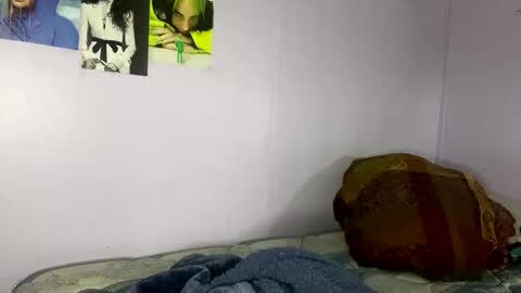 Snapshot of l1lybaby chatting on April 7, 11:54 am Lily online show from April 7, 11:54 am