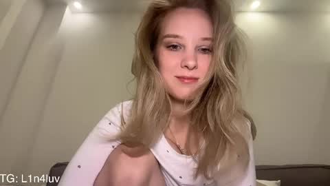 Snapshot of l1n4luv chatting on April 24, 8:33 pm lina online show from April 24, 8:33 pm