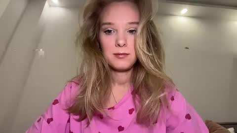 Snapshot of l1n4luv chatting on May 2, 6:24 pm lina online show from May 2, 6:24 pm