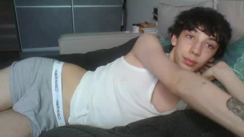 Snapshot of l8199 chatting on April 28, 3:17 pm liam online show from April 28, 3:17 pm