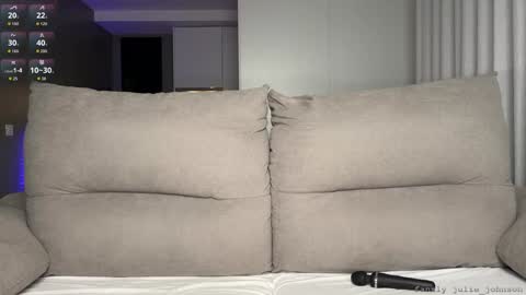 Julie online show from February 14, 4:09 am