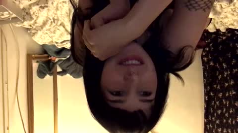 l_o_u_v_e online show from November 11, 5:35 pm