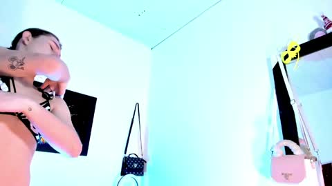 Snapshot of la_ratona_1 chatting on May 23, 10:52 am AriSaray online show from May 23, 10:52 am