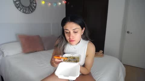 Snapshot of la_rola_ chatting on April 19, 5:29 am Catalina online show from April 19, 5:29 am