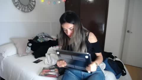 Snapshot of la_rola_ chatting on June 2, 5:42 am Catalina online show from June 2, 5:42 am