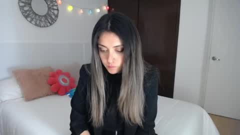 Snapshot of la_rola_ chatting on June 6, 9:47 am Catalina online show from June 6, 9:47 am