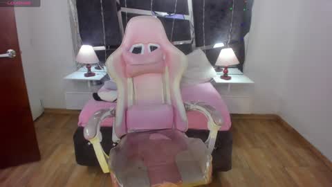  L A R A   online show from January 9, 12:35 am