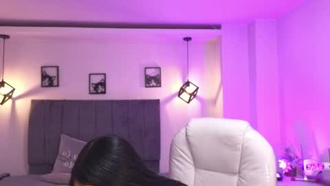 Snapshot of laara_croft chatting on May 19, 1:56 am L A R A online show from May 19, 1:56 am