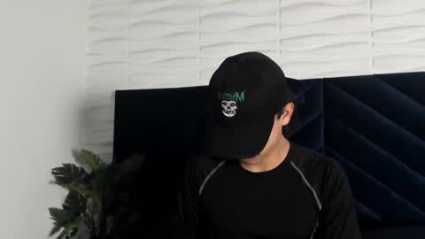 labrinthteasing online show from January 18, 1:37 pm