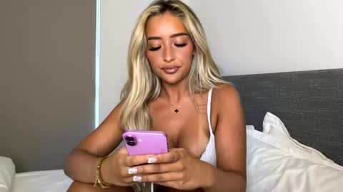 Snapshot of lacey_live chatting on June 10, 8:19 pm Lacey online show from June 10, 8:19 pm