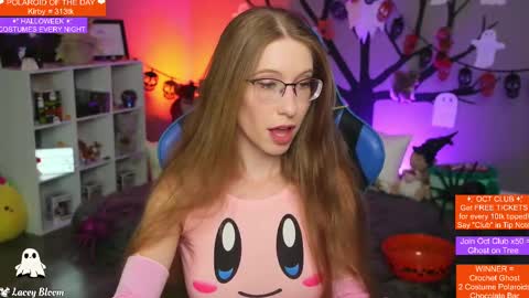 Lacey Bloom online show from October 27, 1:20 am