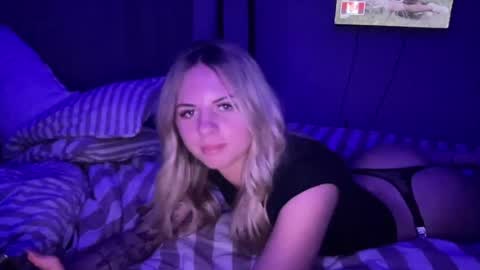 Snapshot of laceyx0x0 chatting on June 12, 6:01 am LACEY online show from June 12, 6:01 am