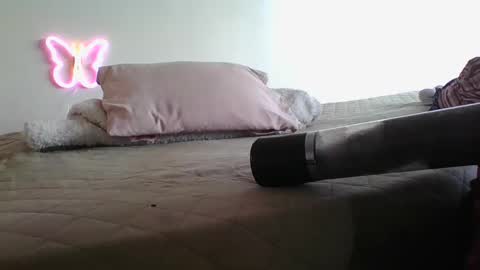 lachickadelbronx online show from January 25, 5:40 pm