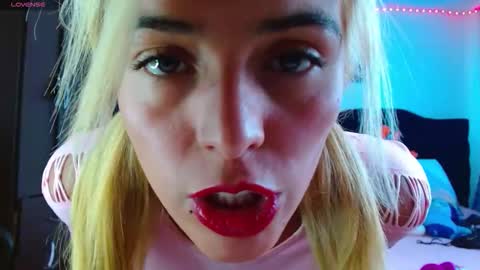 Snapshot of lacolombiana_bitch chatting on September 24, 7:17 pm Valentina online show from September 24, 7:17 pm