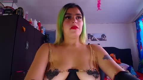 Snapshot of lacolombiana_bitch chatting on May 16, 9:57 pm Valentina online show from May 16, 9:57 pm