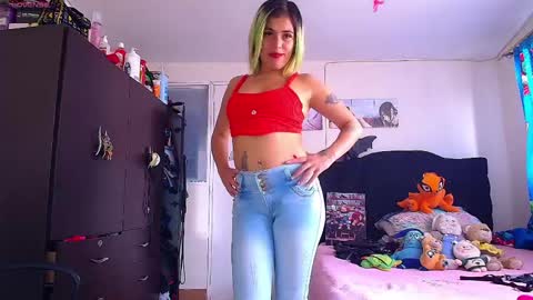 Snapshot of lacolombiana_bitch chatting on May 20, 8:15 pm Valentina online show from May 20, 8:15 pm