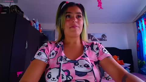 Snapshot of lacolombiana_bitch chatting on June 2, 8:00 pm Valentina online show from June 2, 8:00 pm
