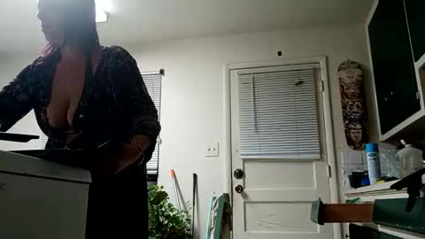 Snapshot of lacybell chatting on December 29, 4:38 am lacybell online show from December 29, 4:38 am