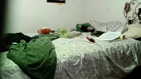 Snapshot of lacybell chatting on February 11, 9:20 am lacybell online show from February 11, 9:20 am