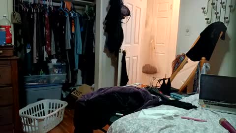 Snapshot of lacybell chatting on February 16, 1:25 am lacybell online show from February 16, 1:25 am