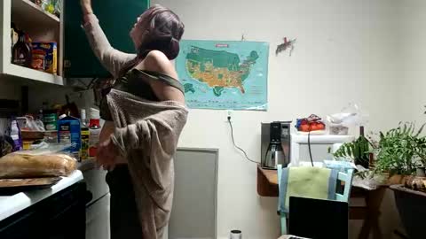 Snapshot of lacybell chatting on March 10, 5:22 am lacybell online show from March 10, 5:22 am