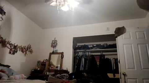 Snapshot of lacybell chatting on October 5, 6:12 am lacybell online show from October 5, 6:12 am