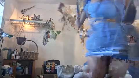 Snapshot of lacybell chatting on May 5, 11:35 pm lacybell online show from May 5, 11:35 pm
