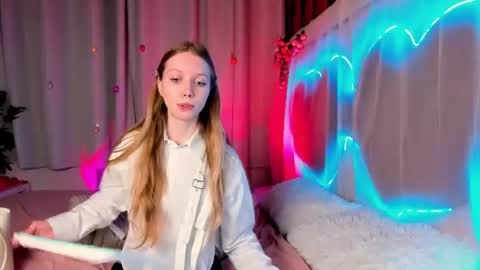Snapshot of lada2k4 chatting on July 3, 5:25 am Lada online show from July 3, 5:25 am