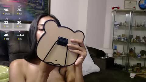 Snapshot of ladii_mia chatting on July 30, 6:51 pm Mia online show from July 30, 6:51 pm
