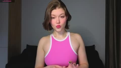 Snapshot of lady_birdd chatting on April 30, 6:36 pm lady_birdd online show from April 30, 6:36 pm