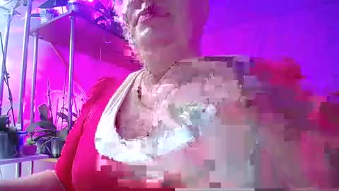 Snapshot of lady_gloria chatting on December 31, 1:19 pm Lady Gloria online show from December 31, 1:19 pm