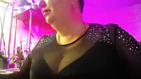 Snapshot of lady_gloria chatting on January 1, 3:13 am Lady Gloria online show from January 1, 3:13 am