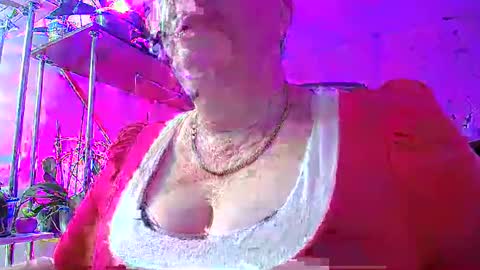Snapshot of lady_gloria chatting on January 6, 2:25 pm Lady Gloria online show from January 6, 2:25 pm