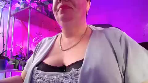 Snapshot of lady_gloria chatting on February 19, 1:50 pm Lady Gloria online show from February 19, 1:50 pm